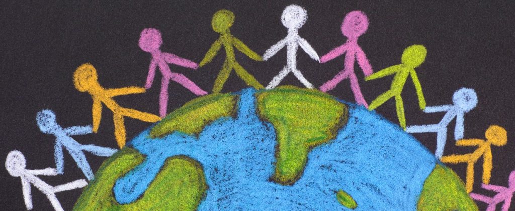 Die einen kennen den Namen von Plakaten auf Corona-Demos her die anderen von Zeitungs- und Fernsehberichten über eine internationale Geberkonferenz: Gavi. Aber wer ist das eigentlich? Foto: © iStock.com / Professor25