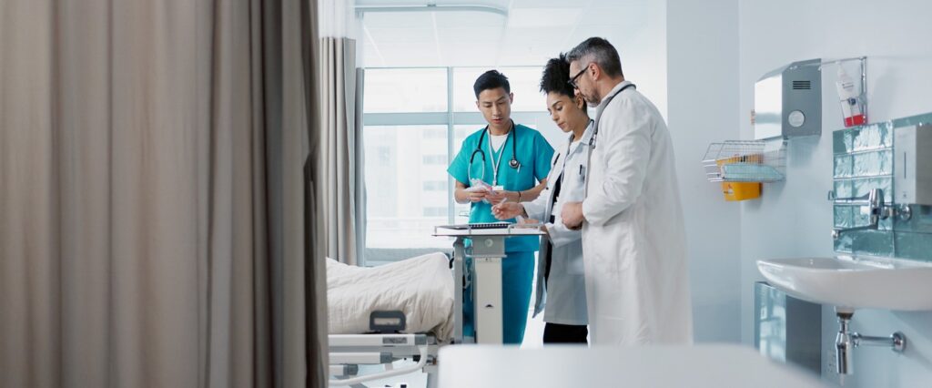 Sollte das deutsche Nutzenbewertungsverfahren mit Orphan Drugs genauso umgehen wie mit Arzneimitteln gegen häufigere Erkrankungen? Besser nicht – denn das würde die Versorgung der Patient:innen verschlechtern. Foto: iStock.com/:Jacob Wackerhausen