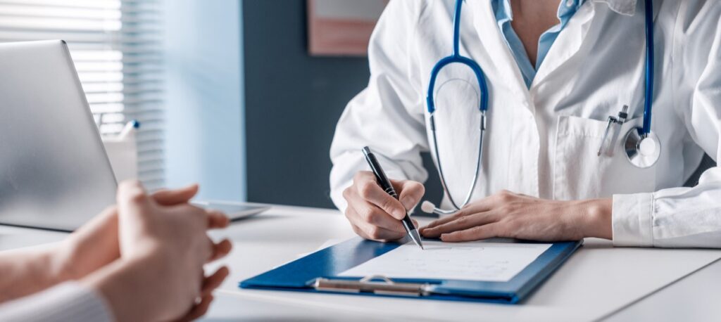Die Diagnose mit einer seltenen Erkrankung trifft Menschen mit voller Wucht. In Berlin diskutierten Expert:innen über Wege zu schnelleren Diagnosen und besserer Versorgung. Foto: ©iStock.com/demaerre