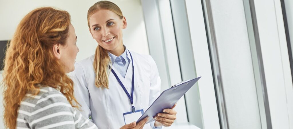 Der BPI hat eine Broschüre für Patient:innen veröffentlicht, die sie von Diagnosestellung über die Behandlung bis hin zur Nachsorge unterstützen kann. Foto: ©iStock.com/YakobchukOlena