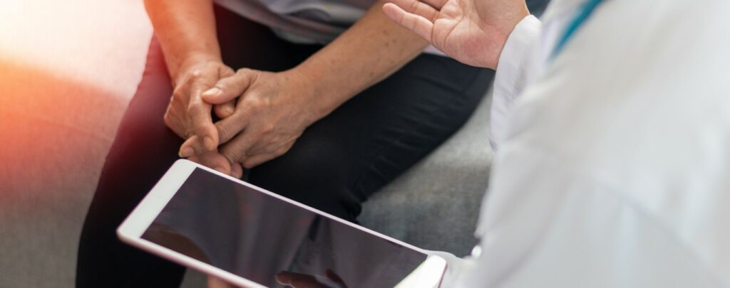 Die digitale Transformation in der Medizin bietet für die Erforschung neuer Arzneimittel eine Riesenchance. Ein Gespräch mit dem Versorgungsforscher Prof. Dr. Klaus Nagels. Foto: ©iStock.com/Pornpak Khunatorn