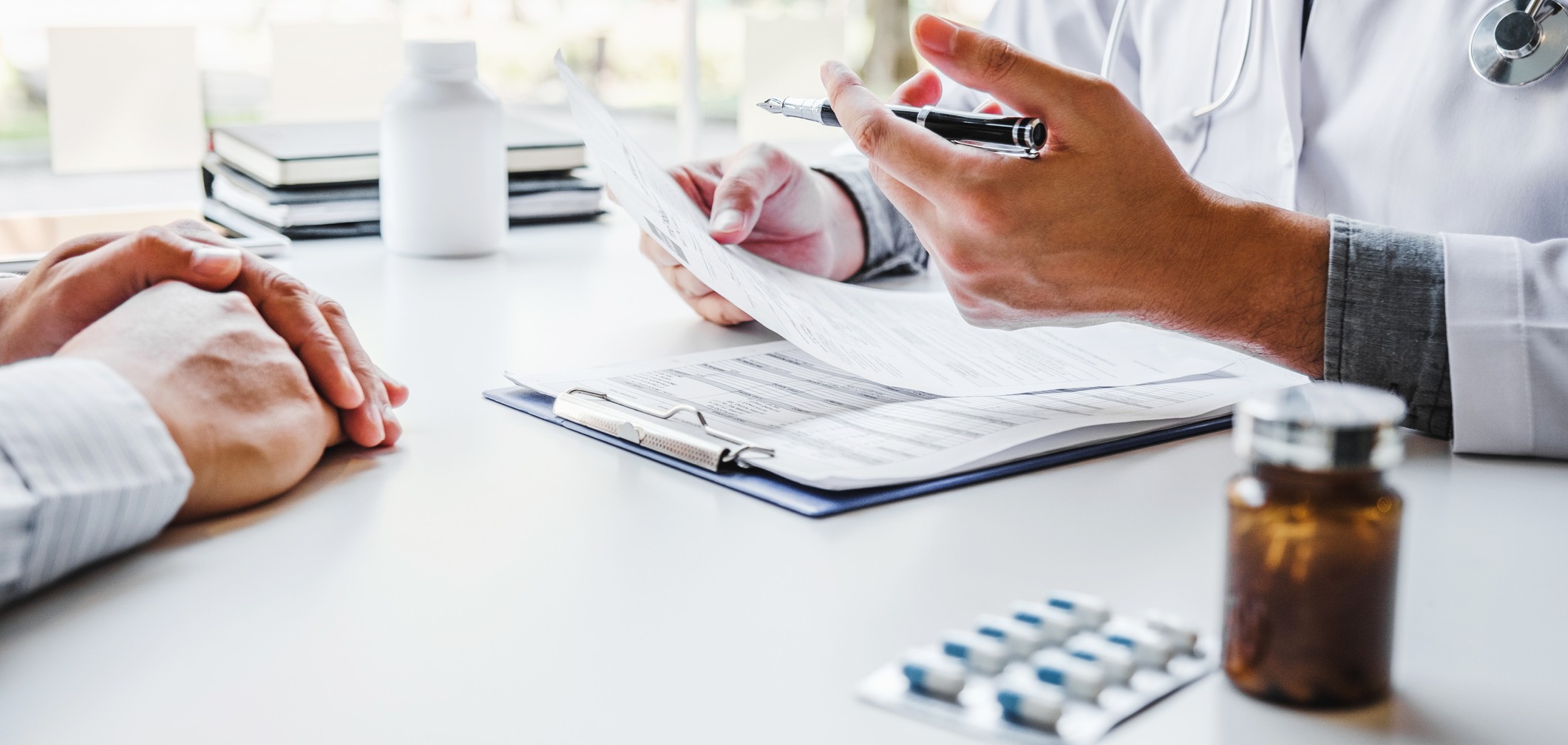 Zusätzliche Regulierung ohne Nutzen und mit Risiko für Patient:innen, Unternehmen und Pharmastandort: Der BPI kritisiert die Ideen der FinanzKommission Gesundheit. Foto: iStock.com / SARINYAPINNGAM