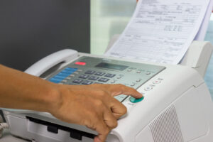 Das Ende des Faxgeräts. Foto: iStock.com / piyaphun