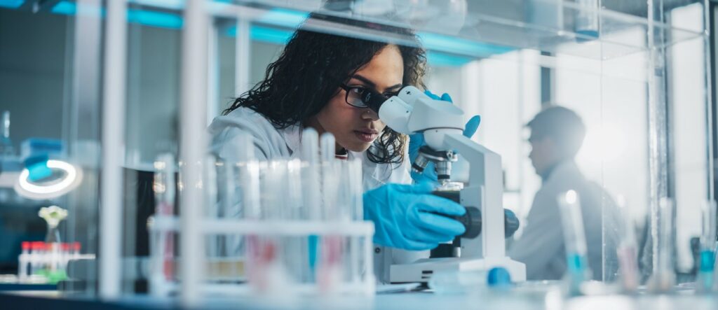 Das Fachblatt Nature Medicine hat führende Forscher:innen befragt, welche klinische Studien 2024 in ihren Augen besonders wichtig sind – es wird spannend. Foto: ©iStock.com/gorodenkoff