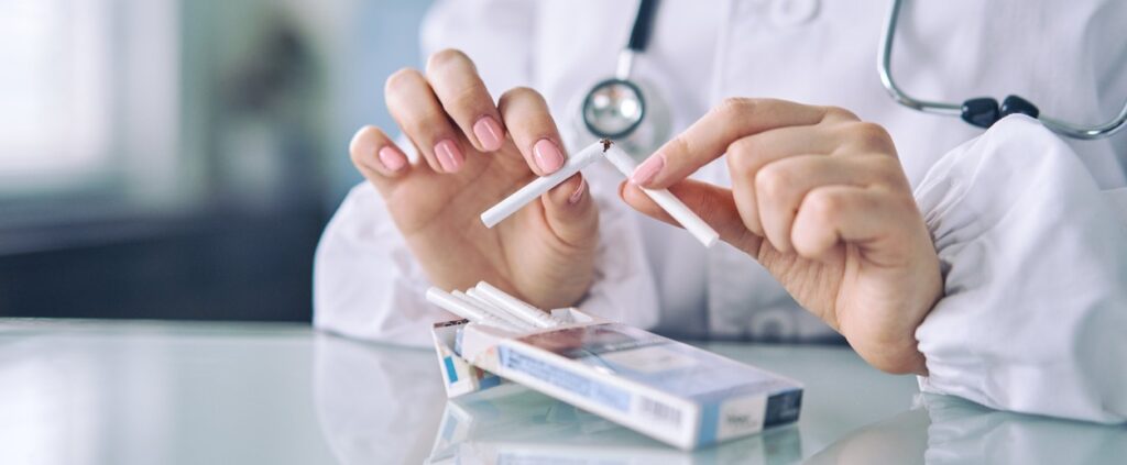 Weltweit raucht rund jede:r Fünfte. Die Bilanz: Mehr als sieben Millionen Tote im Jahr. Die WHO hat ihren Report „Global Tobacco Epidemic 2025“ vorgestellt. Foto: ©iStock.com/Aleksandr Rybalko