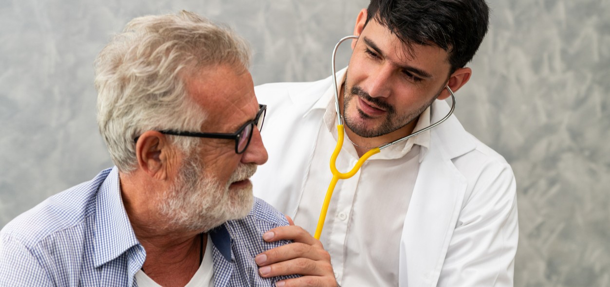 Herz-Kreislauf-Erkrankungen kosten Europa jedes Jahr mehr als 280 Milliarden Euro. Was es braucht: mehr Gesundheitschecks zur Prävention und Früherkennung. Foto: iStock.com/NanoStockk