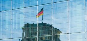 Der Pharmadialog geht weiter – er soll in eine Strategie münden, die die Rahmenbedingungen der Industrie in Deutschland verbessert. Wird daraus mehr als Symbolpolitik? Foto: iStock.com / hanohiki
