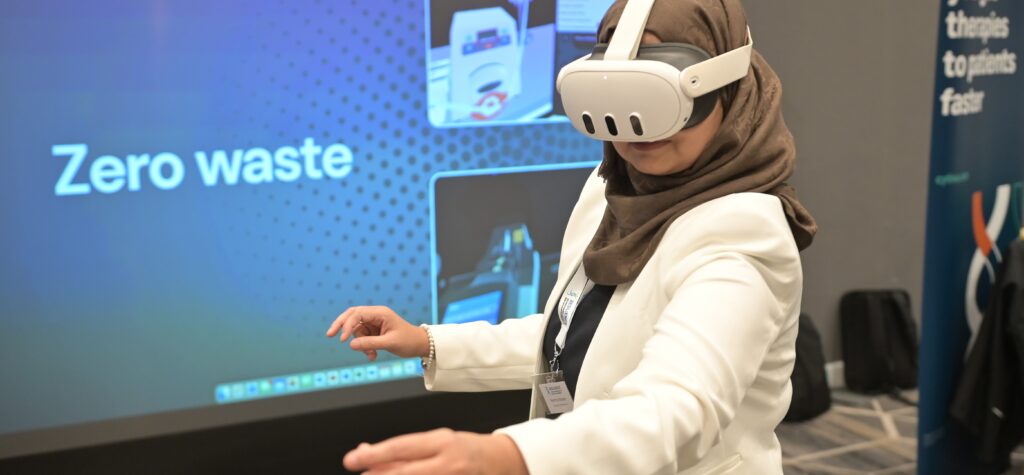 Die Arzneimittelherstellung in einer virtuellen Realität trainieren – diese Möglichkeit bietet das RESILIENCE-Programm aus dem Vereinigten Königreich. Foto: RIVERSTUDIO