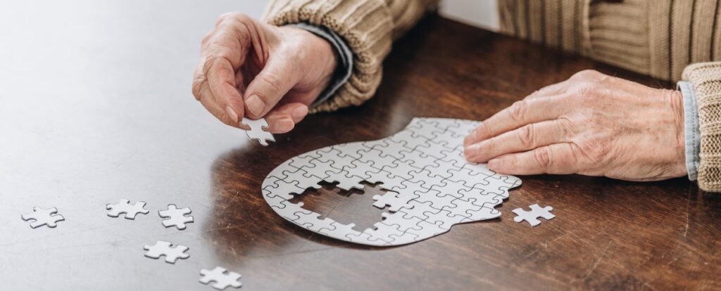 Seit diesem Jahr stehen zwei Antikörper zur ursächlichen Behandlung der frühen Alzheimer-Demenz zur Verfügung. Das verändert die Art und Weise, wie die Krankheit behandelt werden muss. Foto: ©istock.com/LightFieldStudios