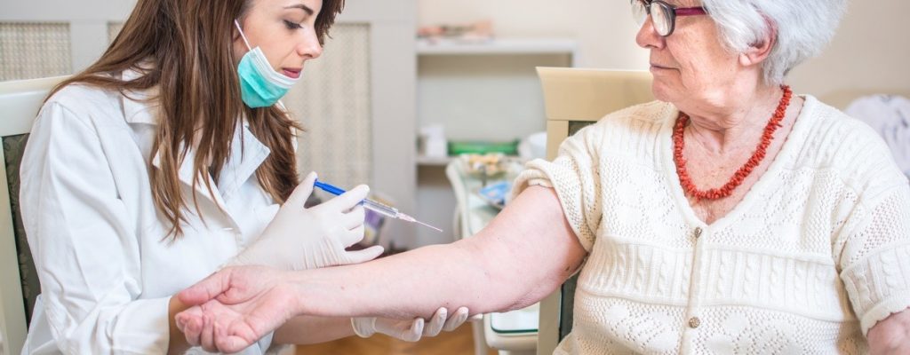 Geht es nach den Krankenkassen  sollen neue Vierfach-Impfstoffe gegen die Grippe möglichst nicht verordnet werden. Foto: © iStock.com/Bojan89